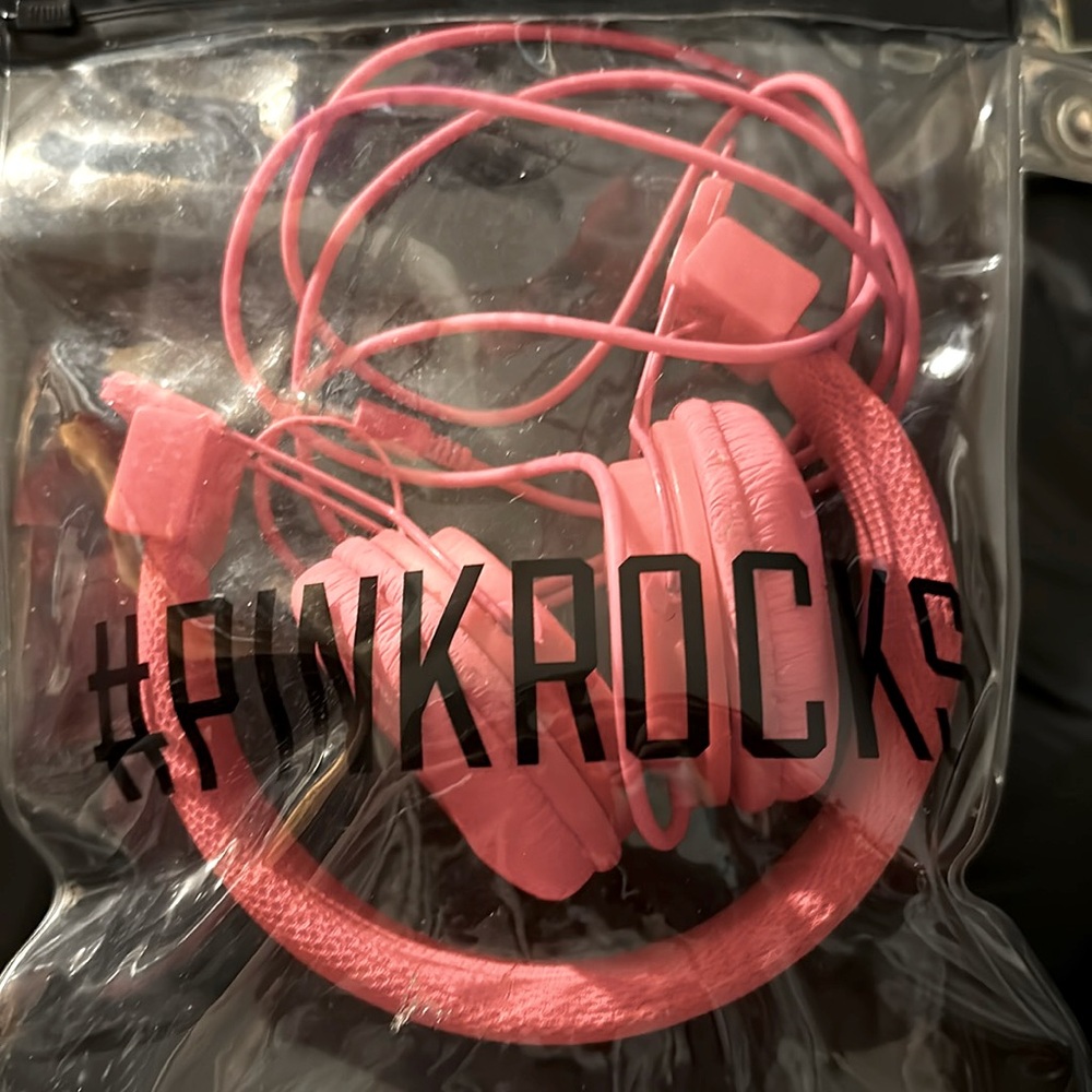 Vintage Victorias Secrwt Pink Over the ear headphones with cushioned ear 👂
